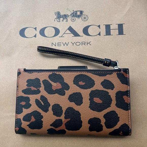 Phone Wallet With Leopard Print And Signature Canvas Interior coach cc869 - Picture 2 of 8